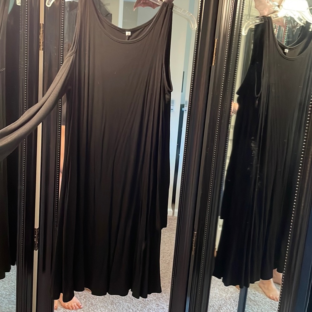 🖤 Black cold shoulder long sleeve dress